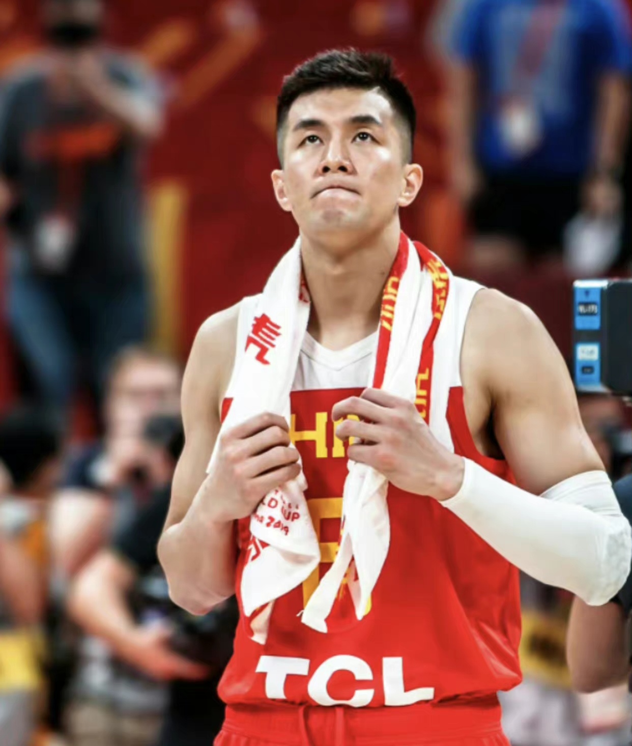 九游体育-清晨体能课后；夏洛特黄蜂伤情更新备战荷甲；质疑声仍在；年轻球员得到机会